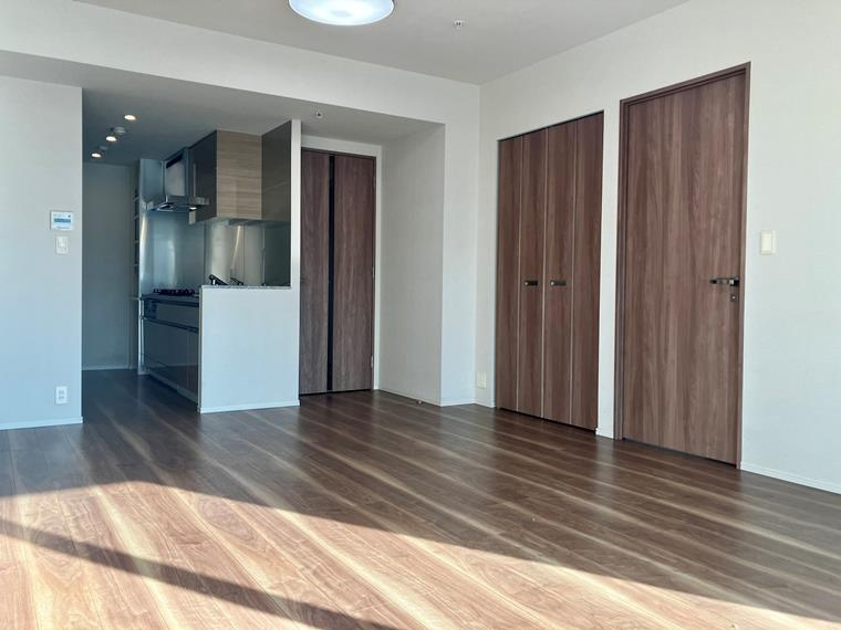 ＧＬＯＢＡＬ　ＦＲＯＮＴ　ＴＯＷＥＲの居間・リビング