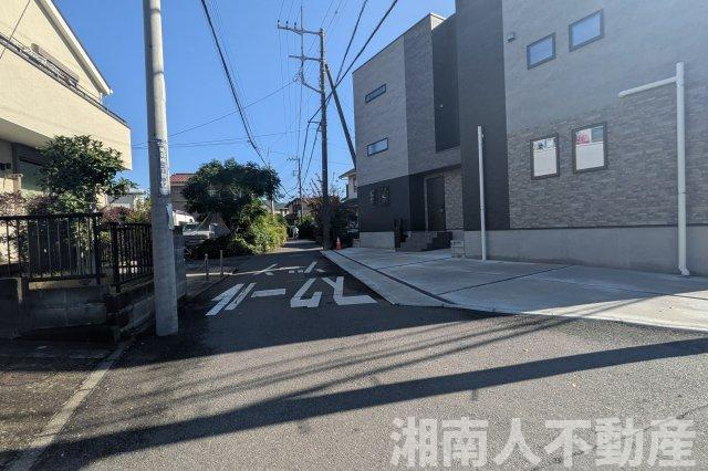 藤沢市鵠沼橘２丁目８－４１新築戸建ての前面道路含む現地写真|前面道路含む現地写真です