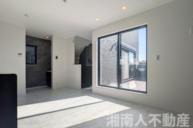 藤沢市鵠沼橘２丁目８－４１新築戸建ての居間・リビング|リビングです
