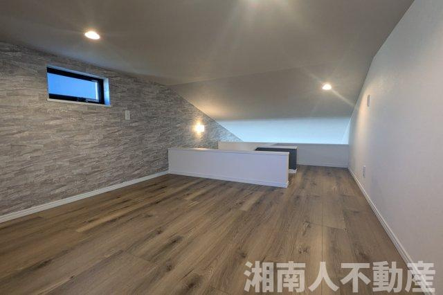 藤沢市鵠沼橘２丁目８－４１新築戸建ての居間・リビング|おしゃれなリビングです