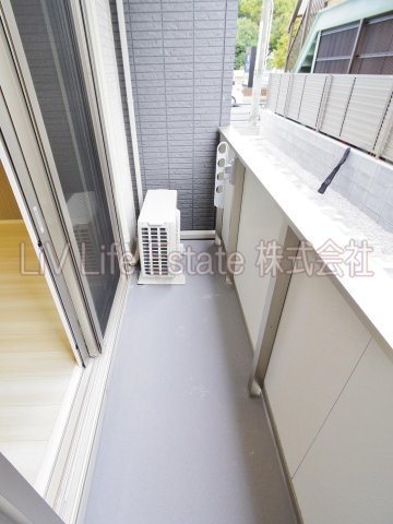 小平市鈴木町２丁目のアパートのバルコニー