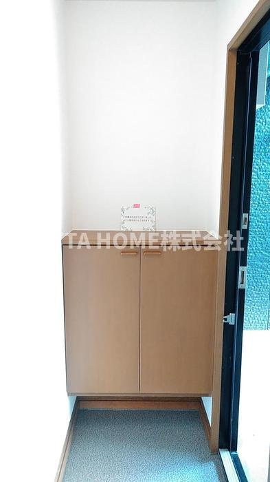 アルルフラッツの玄関|シューズボックス付き玄関です!(^^)!