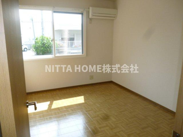 アルルフラッツの居間・リビング|ダイニングは7.2帖です★