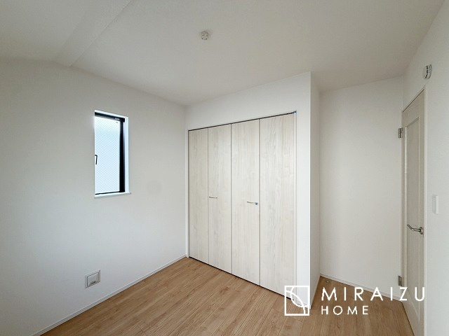 【子供部屋】 | 日当たりの良いお家は嬉しいですよね。それぞれ価値観が分かれる箇所です、実際に内覧して日当たりの心地よさをご体感下さいね♪