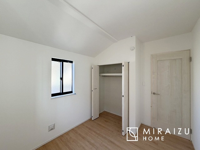 【寝室】 | 暮らしやすさを考えたプランで快適な現地ロケーションを実現。安らぎに満たされる、ゆとりのある日々を過ごせます♪