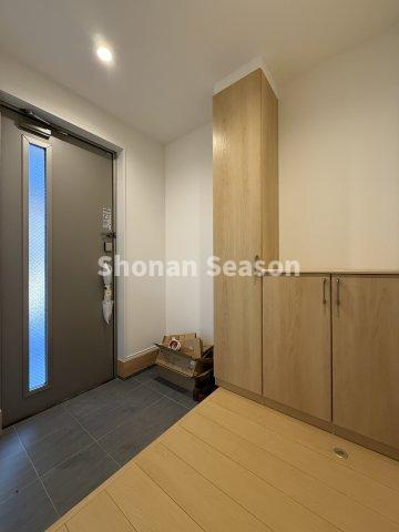 【玄関】 | お履き物がたっぷり収納できるシューズボックス付！
乱雑になりがちな玄関周りがすっきり片付きます♪