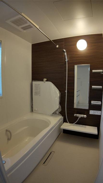 青砥町戸建の浴室