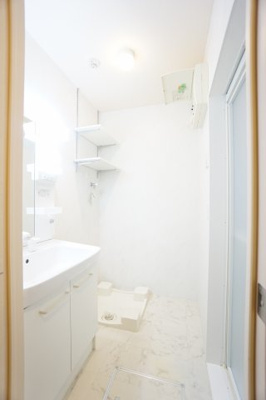 【洗面所】 | テラスガーデン | ※同物件・反転タイプの写真です。