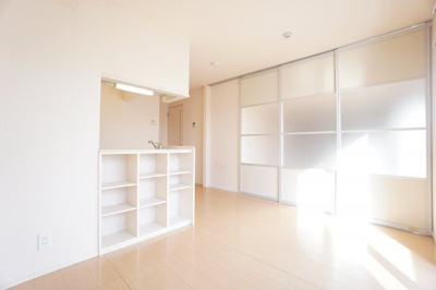 【居間・リビング】 | テラスガーデン | ※同物件・反転タイプの写真です。