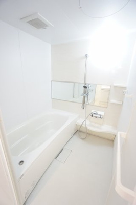【浴室】 | テラスガーデン | ※同物件・反転タイプの写真です。