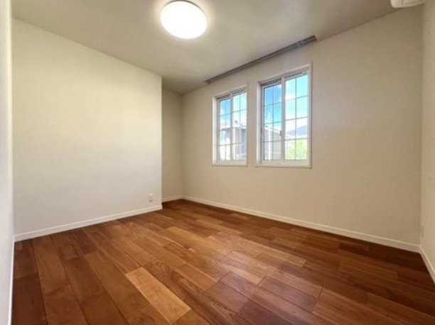 東山町　中古戸建の洋室|洋室約6.0帖