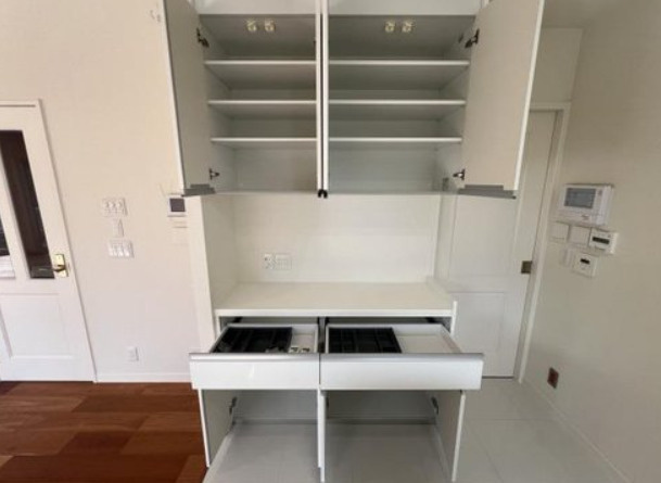 東山町　中古戸建のキッチン|カップボード