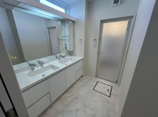 東山町　中古戸建の洗面所|２ボウル洗面