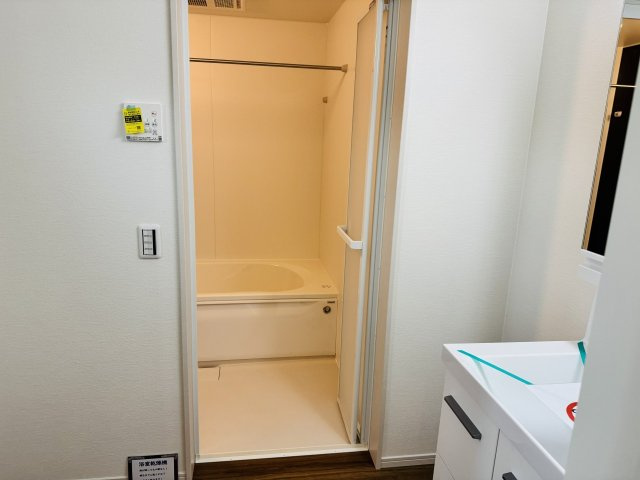 八王子市　上柚木　新築一戸建て　３期の脱衣所|～窓付きで明るい洗面所　換気もしやすいです～
