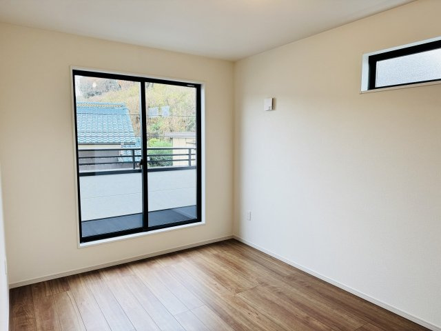 八王子市　上柚木　新築一戸建て　３期の寝室|～2階9.7帖の主寝室　ベッドなど大型家具のレイアウトもしやすい広さです～