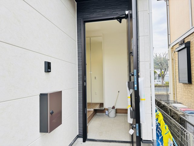 八王子市　上柚木　新築一戸建て　３期の玄関|～玄関は安心のWロックキーを採用～