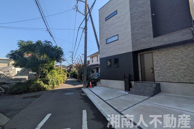 藤沢市鵠沼橘２丁目８－４１新築戸建ての前面道路含む現地写真|前面道路含む現地写真です