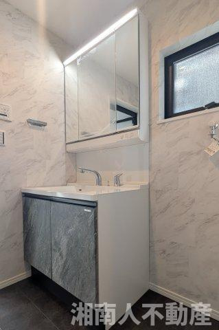 藤沢市鵠沼橘２丁目８－４１新築戸建ての独立洗面台|使いやすい独立洗面台です