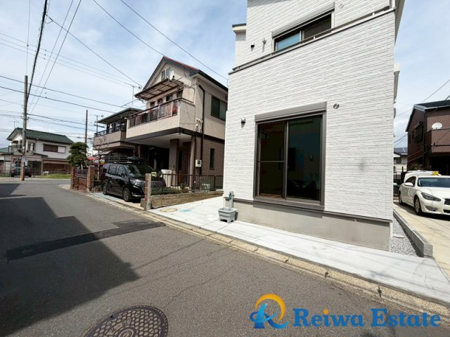 新築戸建　高座郡寒川町岡田2丁目の前面道路含む現地写真