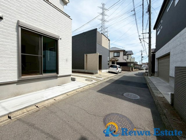 新築戸建　高座郡寒川町岡田2丁目の前面道路含む現地写真