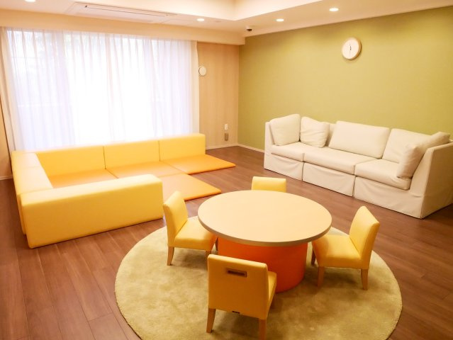 【Community room】キッチン付パーティールームとキッズルームを合わせた多目的な空間です。
