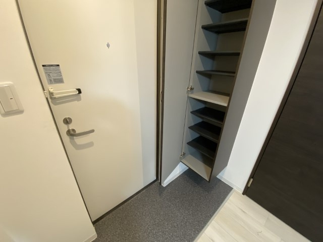 ジーメゾン東岩槻の玄関