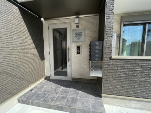 ジーメゾン東岩槻のエントランス