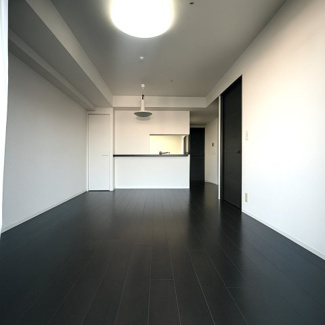 【居間・リビング】 | エスリード長堀タワー | 【リビングダイニング】約14.2帖のLDK（※居住中、家具等空室加工）