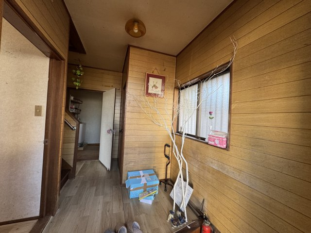 -三丁目不動産－寄居町赤浜の玄関