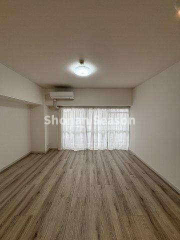 【居間・リビング】 | 家具・インテリアが映える全室フローリングの間取りプラン◎