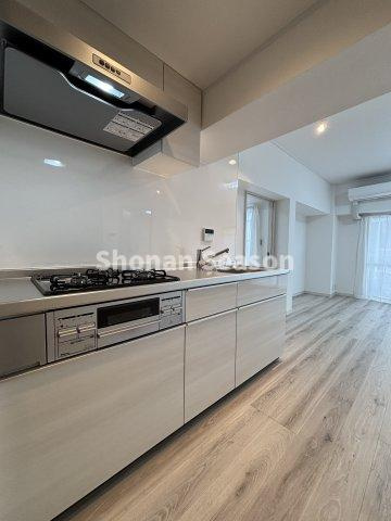 【キッチン】 | ３口コンロにグリル搭載！お料理の幅が広がります♪