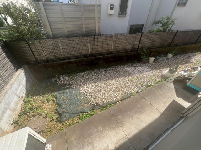 コーポ梶野A棟の庭