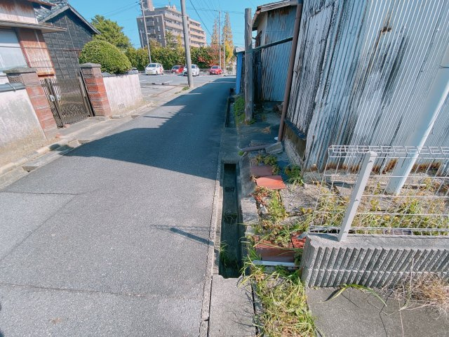 半田市新居町3丁目の前面道路含む現地写真