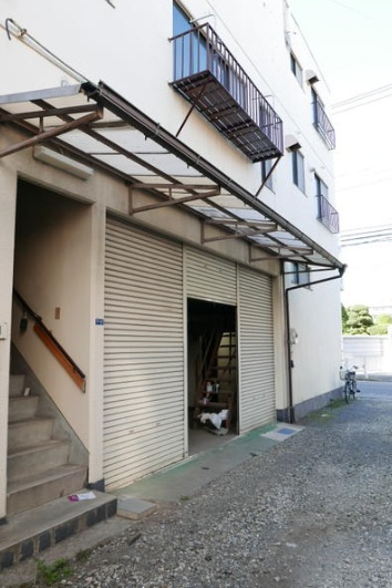 八王子市元横山町２丁目の倉庫の外観