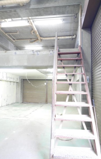 八王子市元横山町２丁目の倉庫