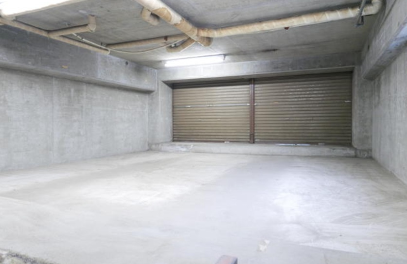 八王子市元横山町２丁目の倉庫