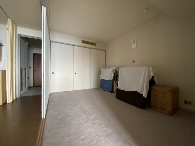 ブルーシー熱海の洋室|左側キッチン