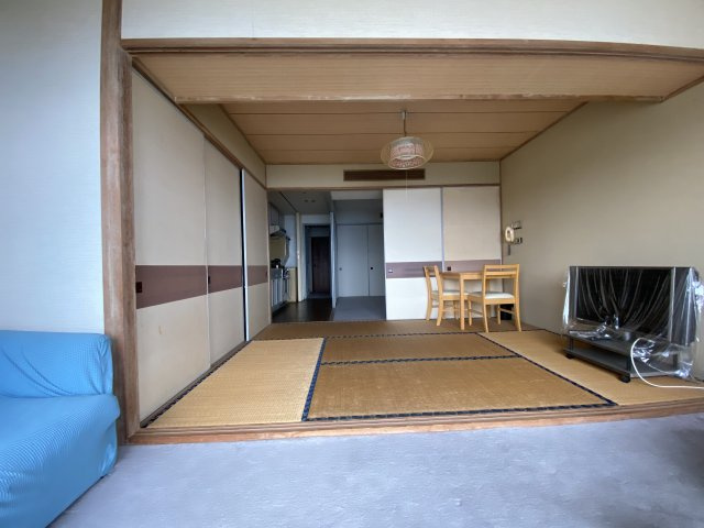 ブルーシー熱海の和室|サンルームから見た室内