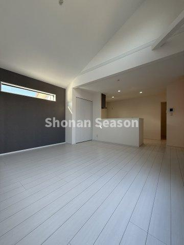 【居間・リビング】 | キッズスペースも確保しやすい大空間でお寛ぎいただけます♪