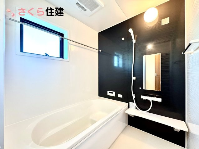 リーブルガーデン　第1小山中久喜　３号棟の浴室|梅雨の時期は大活躍の浴室乾燥機！家族の数だけ増える洗濯物もしっかり乾かせます