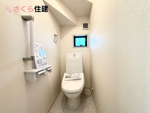 リーブルガーデン　第1小山中久喜　３号棟のトイレ|トイレは各階完備。夜、トイレに起きても、2階の寝室から1階のトイレに降りる必要はありません。