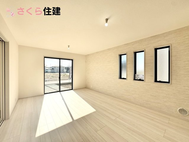 リーブルガーデン　第1小山中久喜　３号棟の居間・リビング|広々16帖LDLは南向きで日当たり良好。ゆったりとした時間の流れる開放的なくつろぎの空間