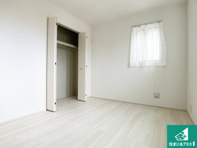 明石市二見町西二見　新築一戸建ての洋室|シンプルな洋室は、自分好みのインテリアが楽しめます♪ご家族とインテリアや家具を選びに行くのは新築購入時の醍醐味の一つです。ぜひお楽しみください♪