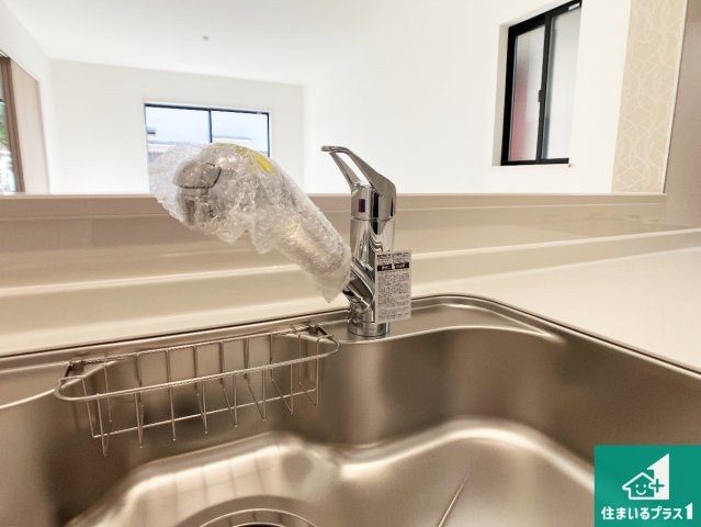 明石市二見町西二見　新築一戸建ての設備|浄水器を内蔵！炊飯時、お茶を作る時に安心してお水を使えます！お湯と冷水、浄水と原水、シャワーの切替えもワンタッチです！