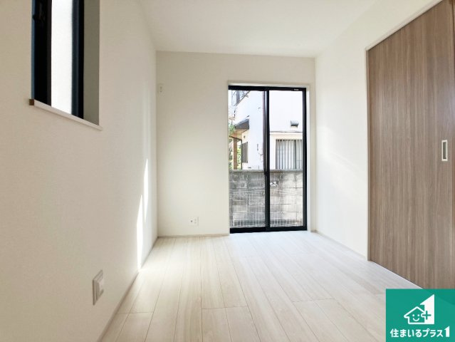 明石市二見町西二見　新築一戸建ての洋室|収納スペースが充実しているので子供の成長に合わせてたくさん収納ができます！家族構成に合わせた様々な活用ができる収納！