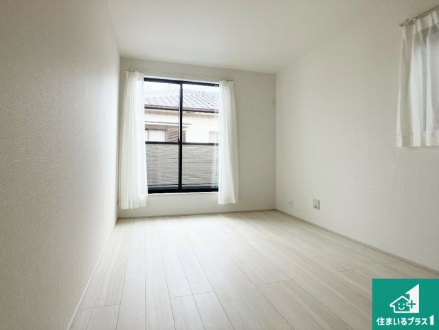 明石市二見町西二見　新築一戸建ての洋室|収納スペースが充実しているので子供の成長に合わせてたくさん収納ができます！家族構成に合わせた様々な活用ができる収納！