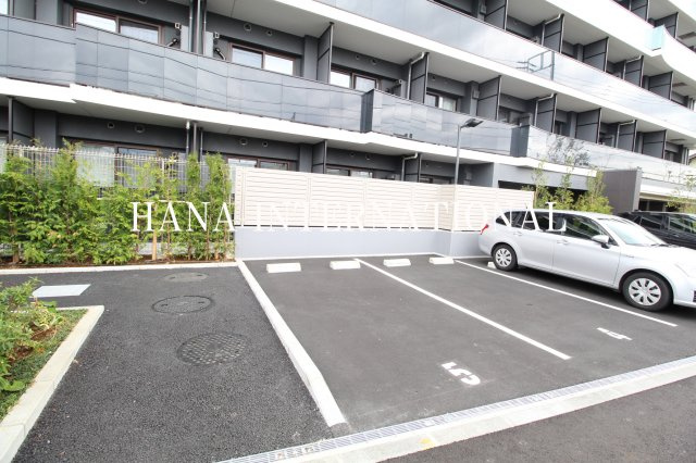 ブランシエスタ浦安の駐車場
