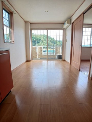 【居間・リビング】 | サンパティーク・ロジュマンＢ | ゆったりとしたリビングです