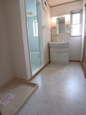 【洗面所】 | サンパティーク・ロジュマンＢ | ゆったりとスペースのある洗面所