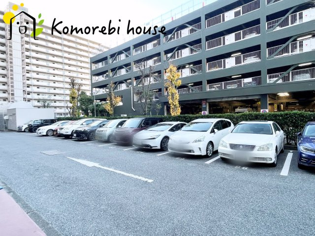ソフィア上尾B棟の駐車場|駐車場があるので、車を買う予定の方も安心です